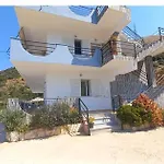 Villa Klaus Lukovë