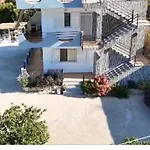 Villa Klaus Lukovë