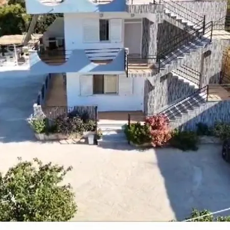 Villa Klaus Lukovë