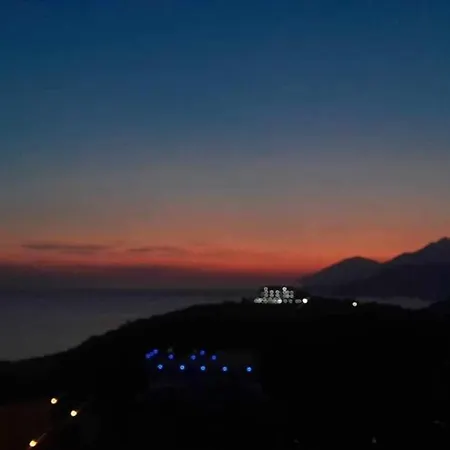 Klaus فيلة Lukovë