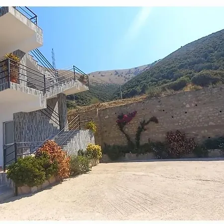 别墅 Klaus Lukovë