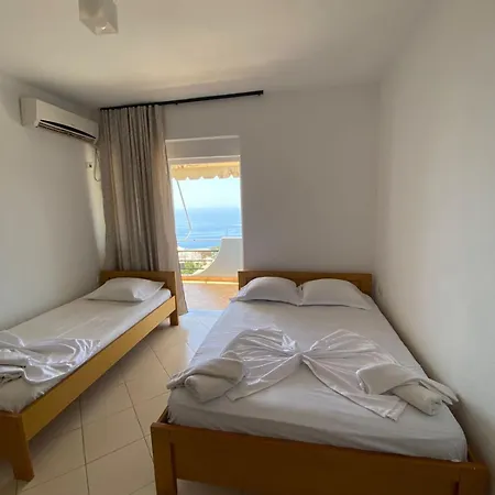 فيلة Klaus Lukovë