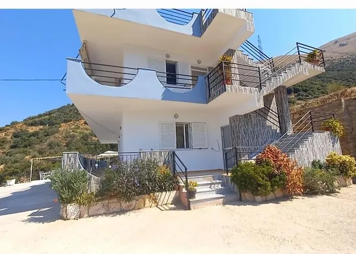 Villa Klaus Lukovë