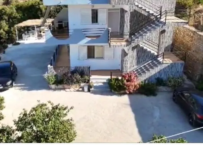Villa Klaus Lukovë